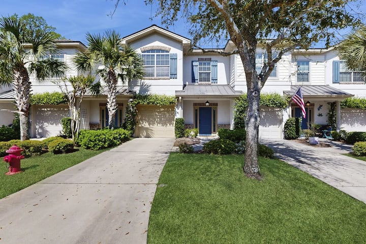 3 Br Home With Patio Furniture And Community Pool - St. Simons Island, GA