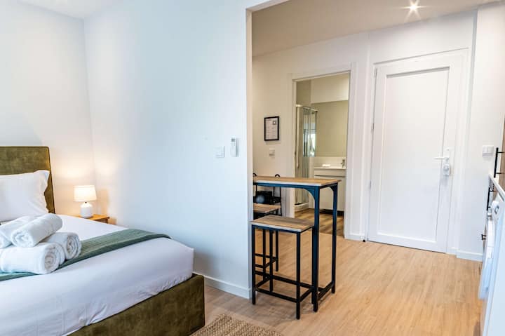 Bright & Modern Studio Near City Center - Lisbon