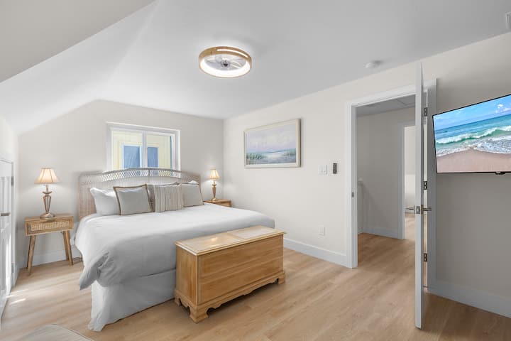 Spavaća soba s velikim bračnim krevetom na 2. ili 3. katu