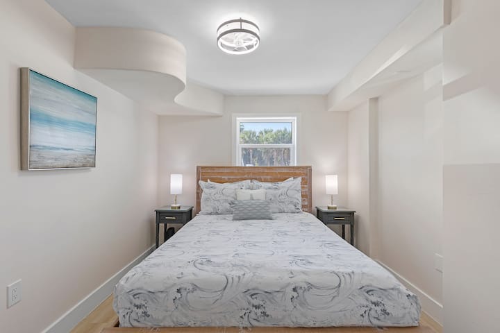 Spavaća soba s bračnim krevetom (širine 150 – 179 cm) – 1. kat