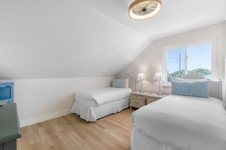 2 spavaće sobe s dvostrukim krevetima, 3. kat