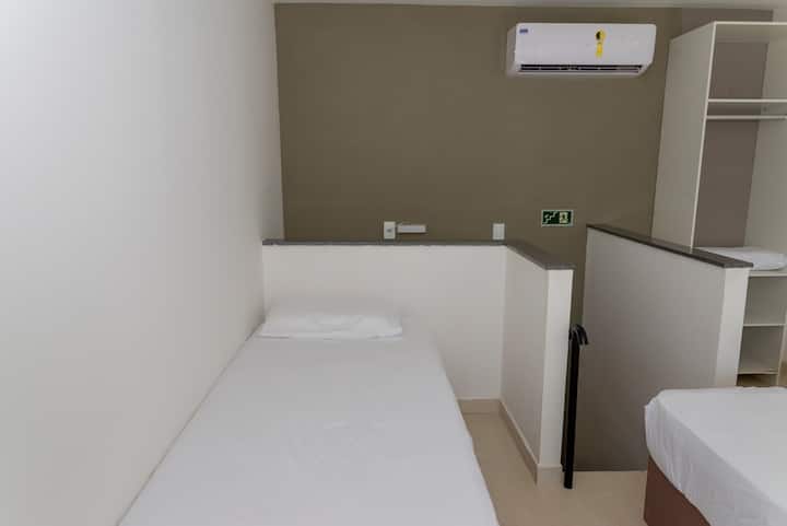 מיטה נעימה עם מצעים נקיים ונוחים