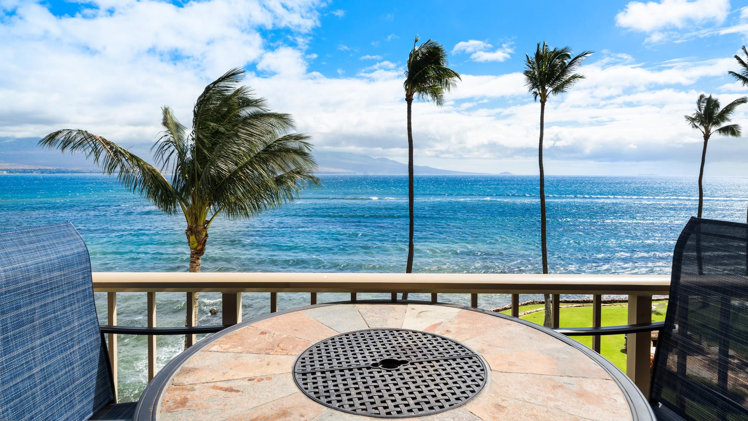 Condo in Wailuku · ★5.0 · 2 bedrooms · 2 beds · 2 private baths - Image 8