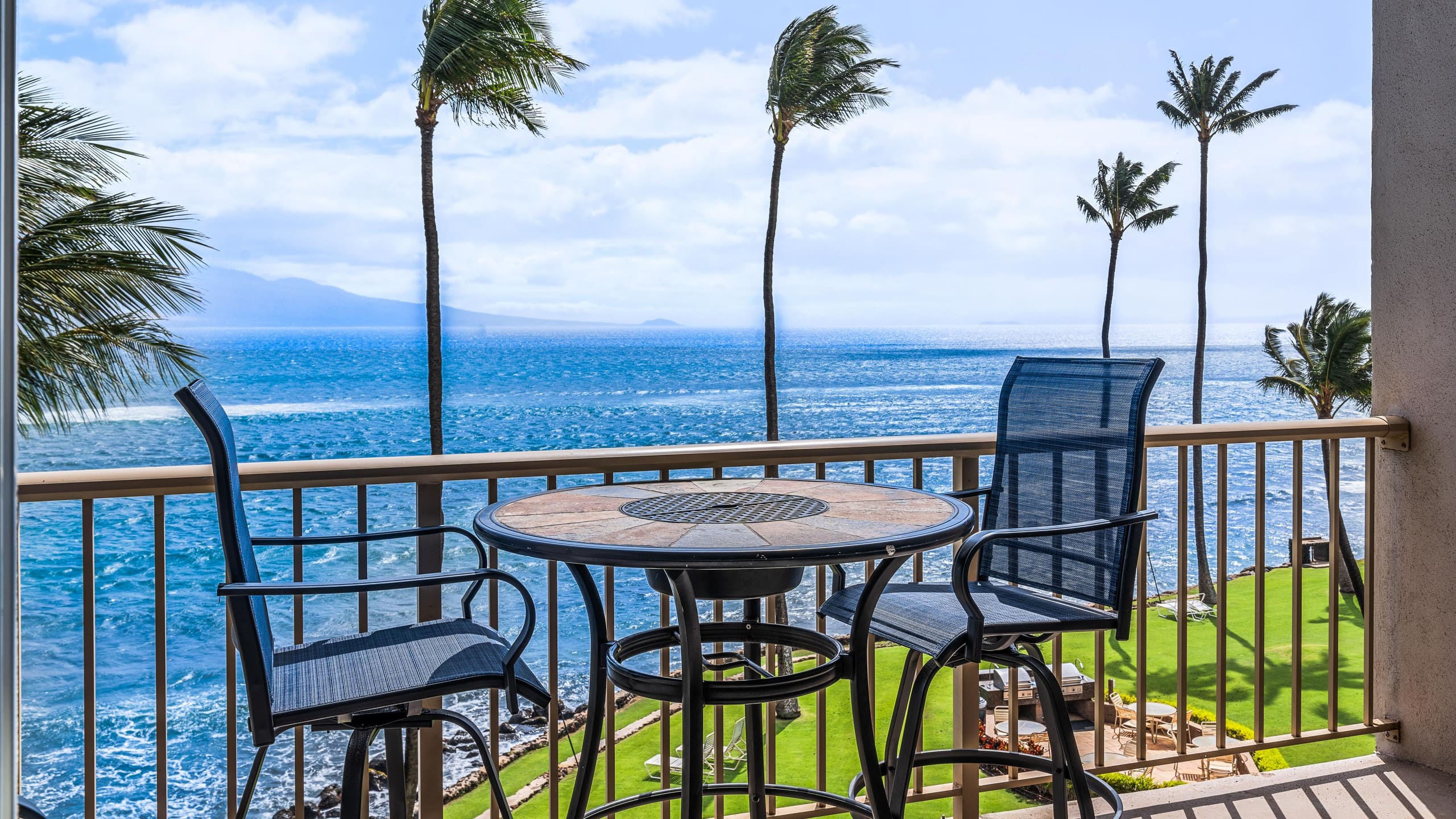 Condo in Wailuku · ★5.0 · 2 bedrooms · 2 beds · 2 private baths - Image 43