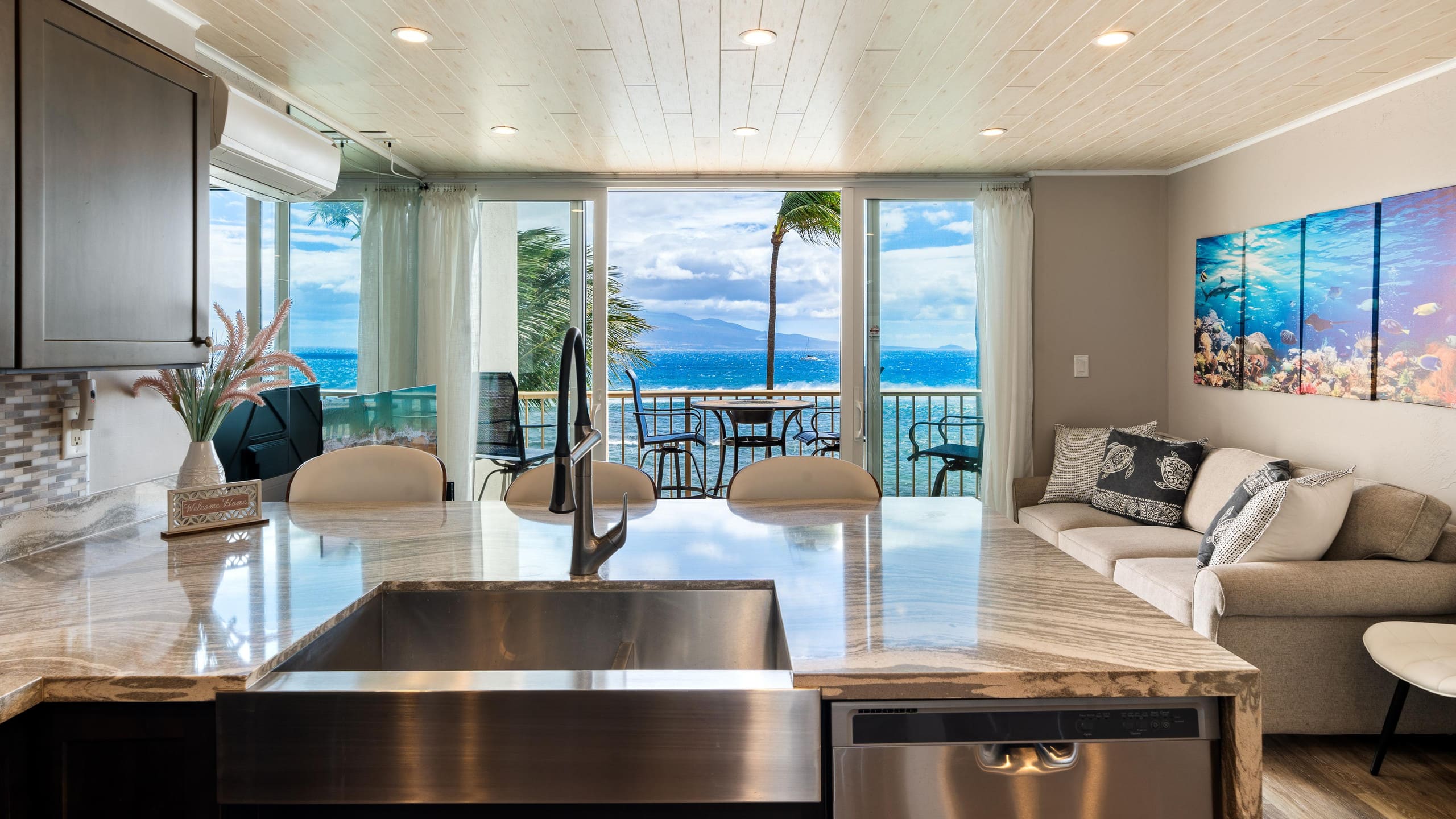 Condo in Wailuku · ★5.0 · 2 bedrooms · 2 beds · 2 private baths - Image 2