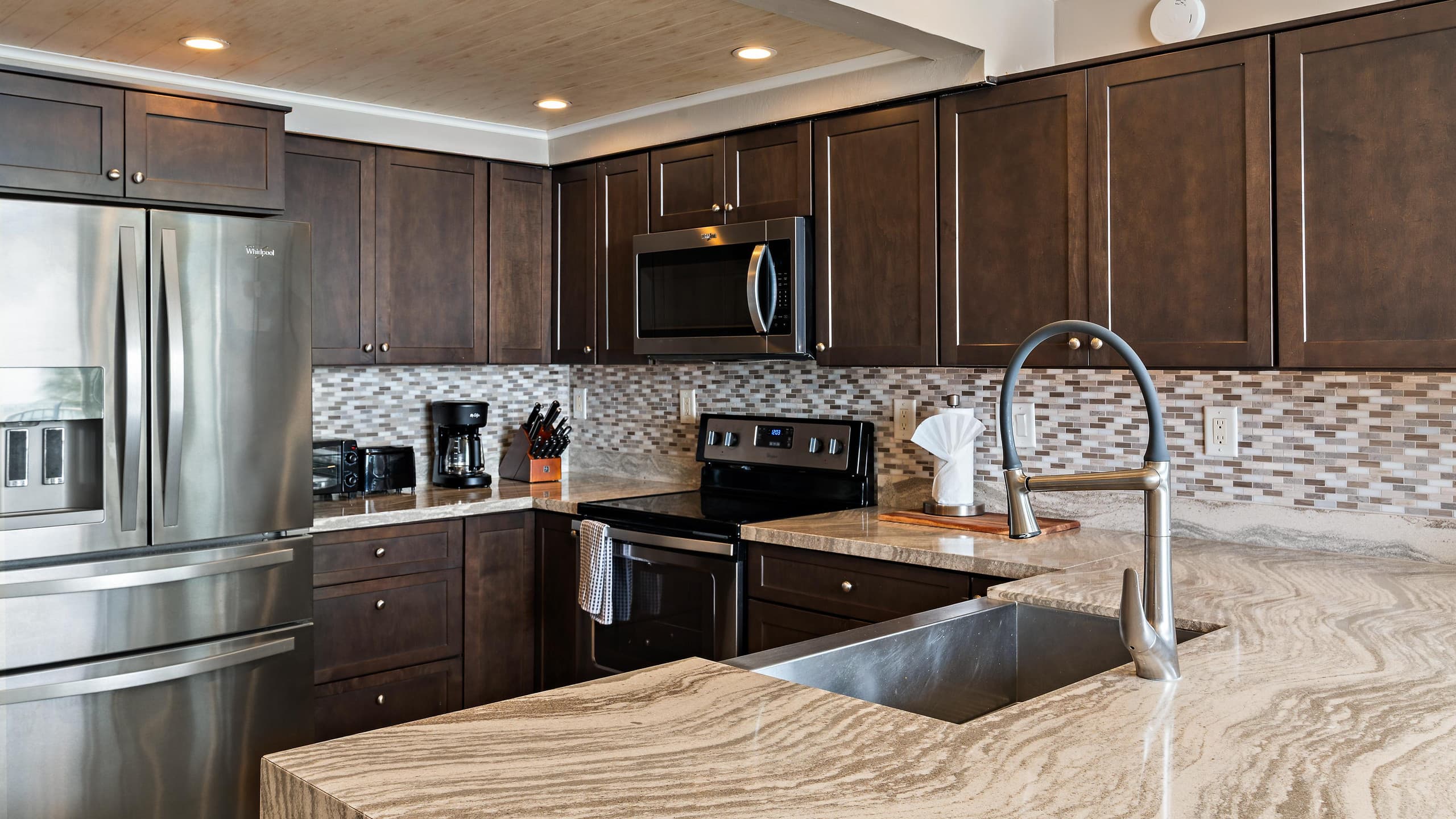 Condo in Wailuku · ★5.0 · 2 bedrooms · 2 beds · 2 private baths - Image 10