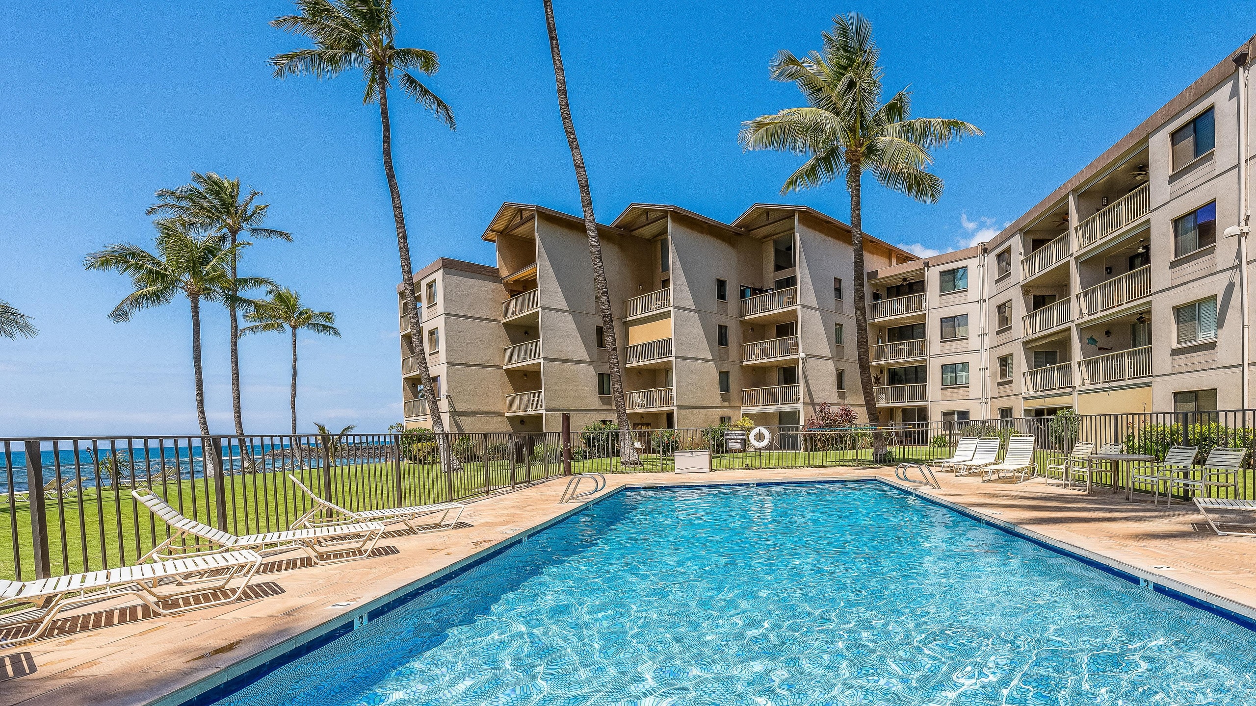 Condo in Wailuku · ★5.0 · 2 bedrooms · 2 beds · 2 private baths - Image 83