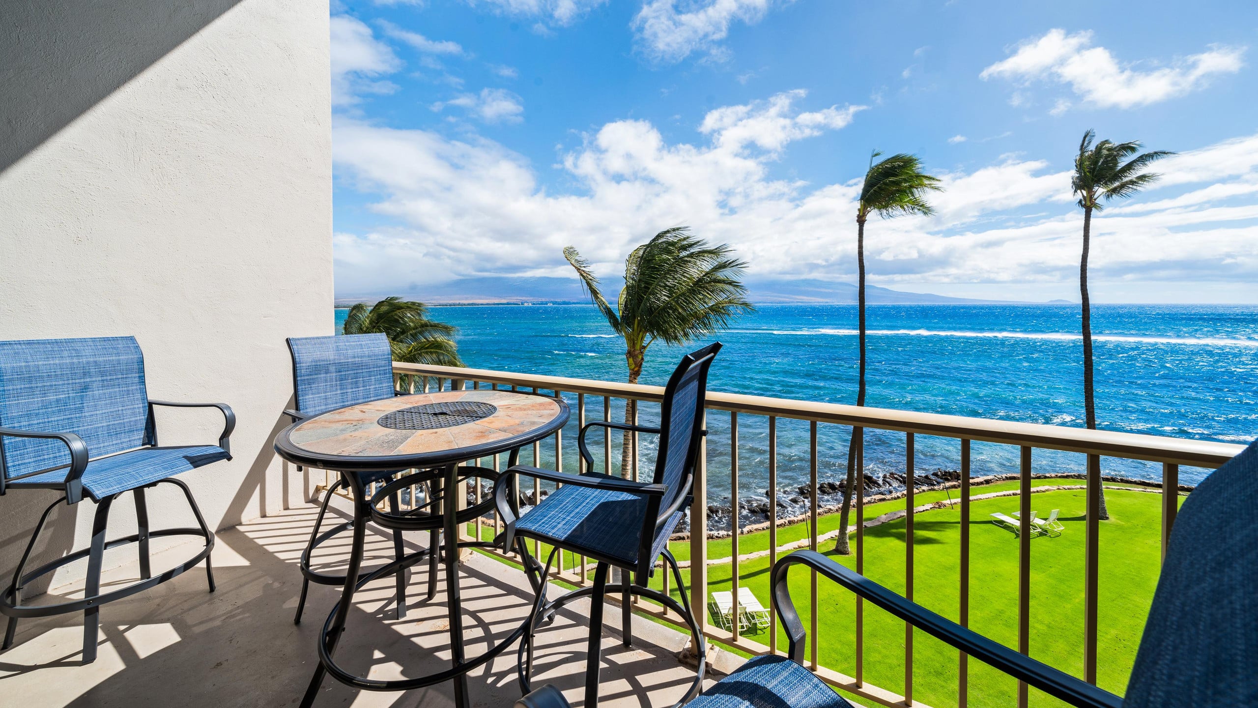 Condo in Wailuku · ★5.0 · 2 bedrooms · 2 beds · 2 private baths - Image 60