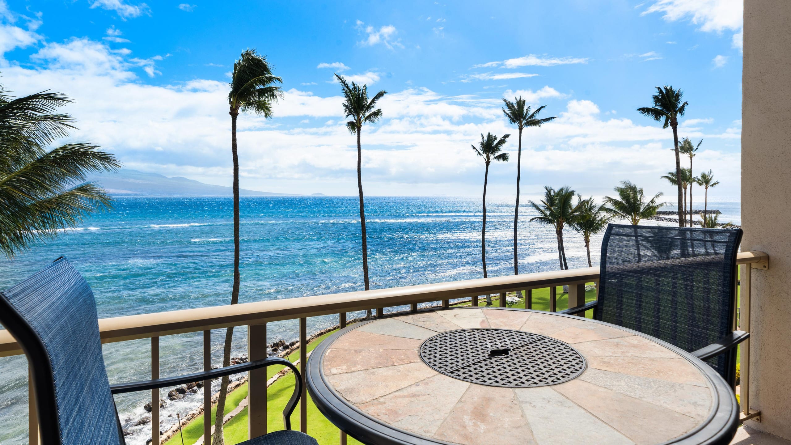 Condo in Wailuku · ★5.0 · 2 bedrooms · 2 beds · 2 private baths - Image 18