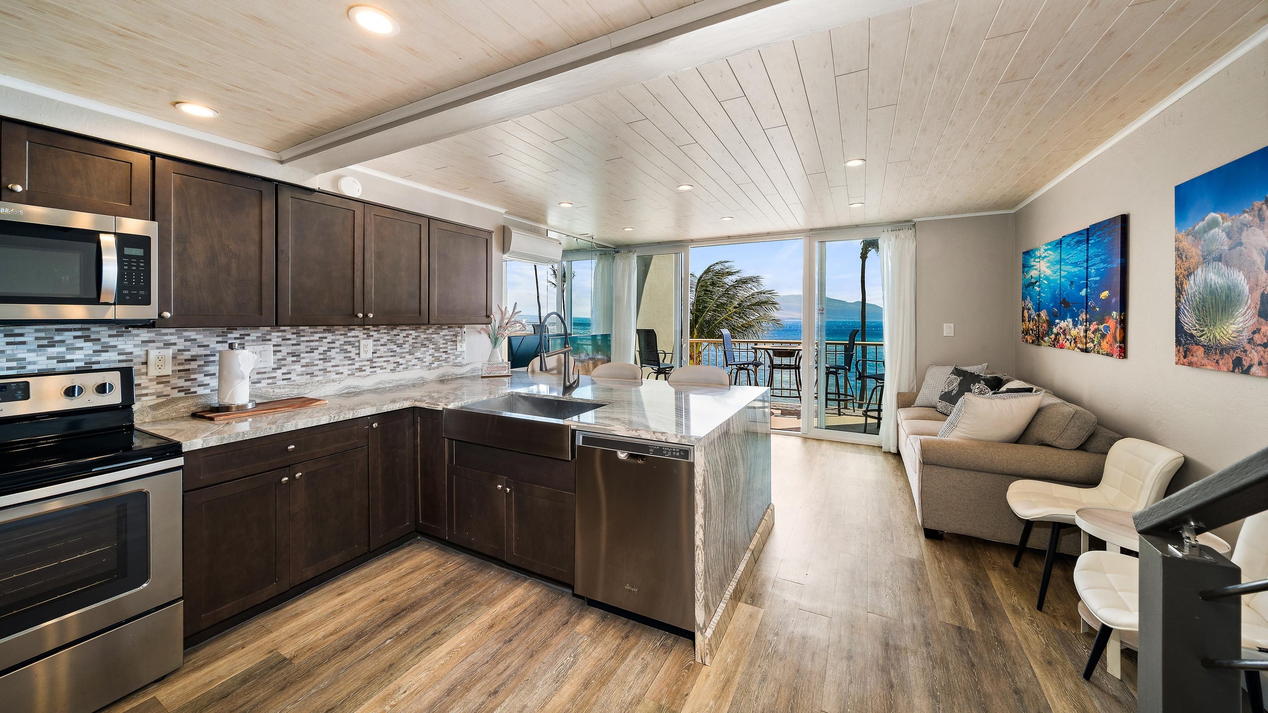 Condo in Wailuku · ★5.0 · 2 bedrooms · 2 beds · 2 private baths - Image 5
