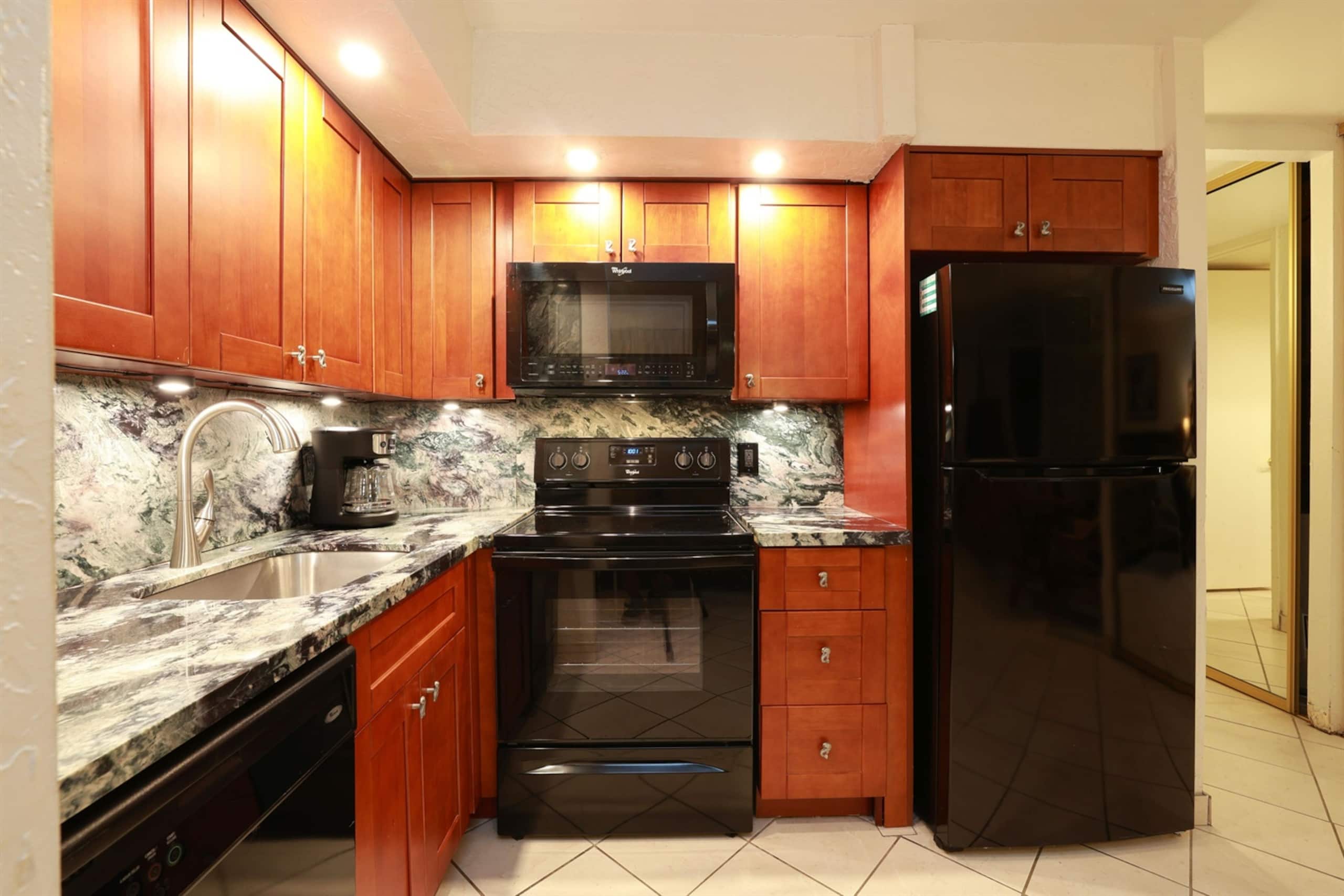 Condo in Lahaina · ★4.96 · Studio · 1 bed · 1 private bath - Image 10