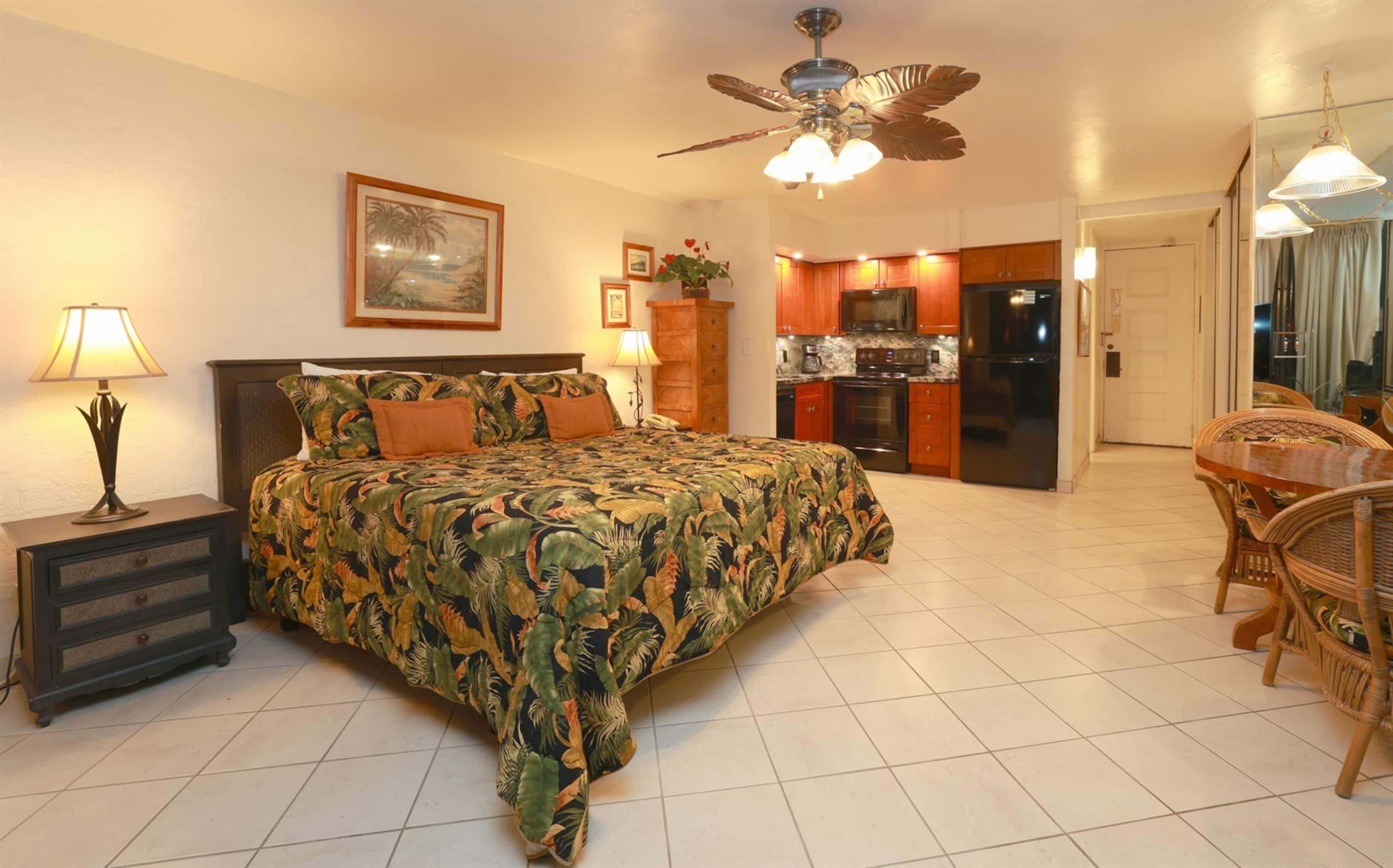 Condo in Lahaina · ★4.96 · Studio · 1 bed · 1 private bath - Image 6