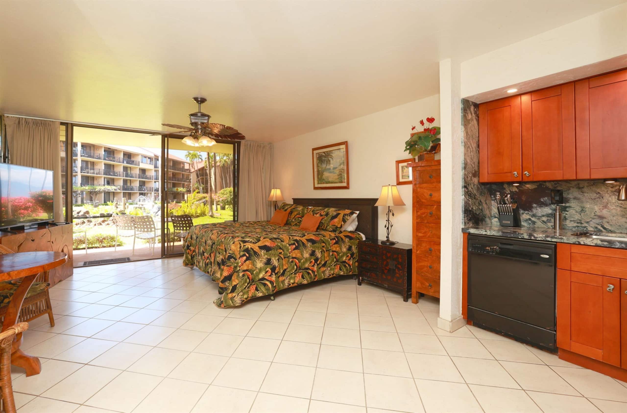 Condo in Lahaina · ★4.96 · Studio · 1 bed · 1 private bath - Image 2