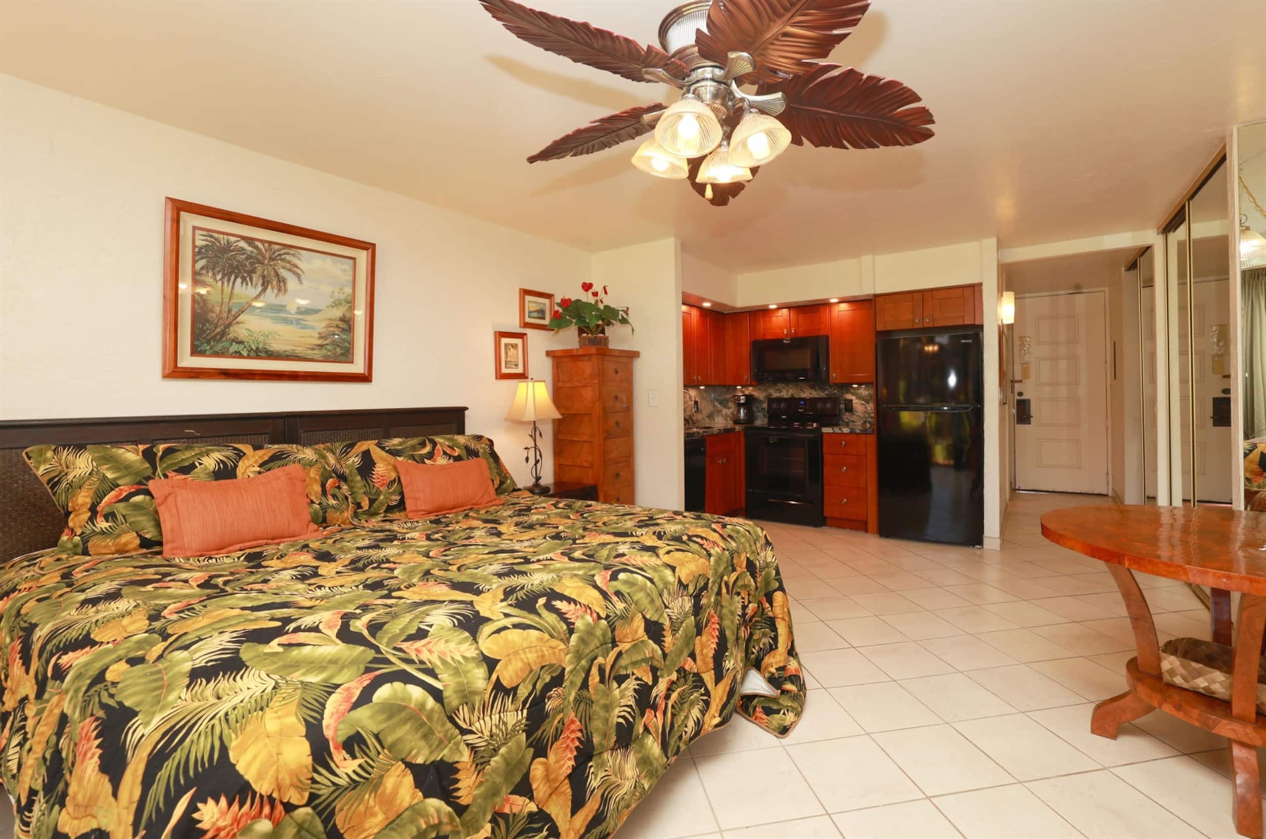 Condo in Lahaina · ★4.96 · Studio · 1 bed · 1 private bath - Image 4