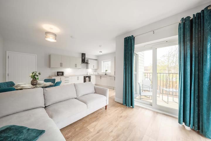 The Roost Group - 2 Bed Riverside Apartment No.3 - Maidstone