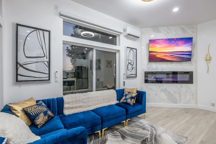 ห้องนั่งเล่น ทีวี เตาผิง