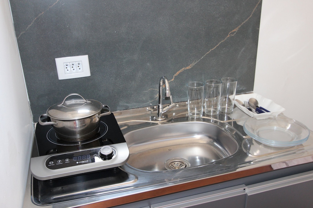 Top Airbnb: Wooden Chalet on the Lagoa Waterfront with Air Conditioning and Pool em Bandeirantes