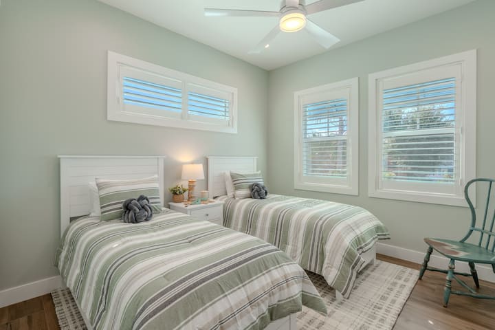 Habitación doble con dos camas individuales.