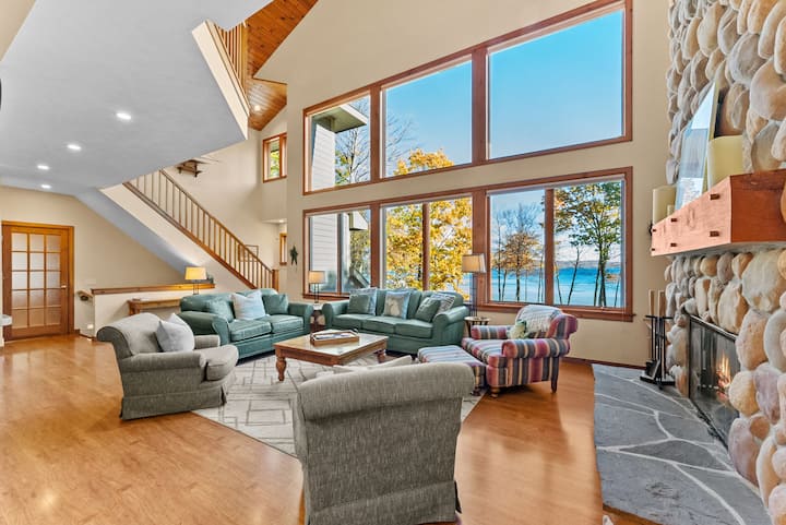 Beech Tree Lodge On Glen Lake In Northern Michigan - Glen Arbor, MI
