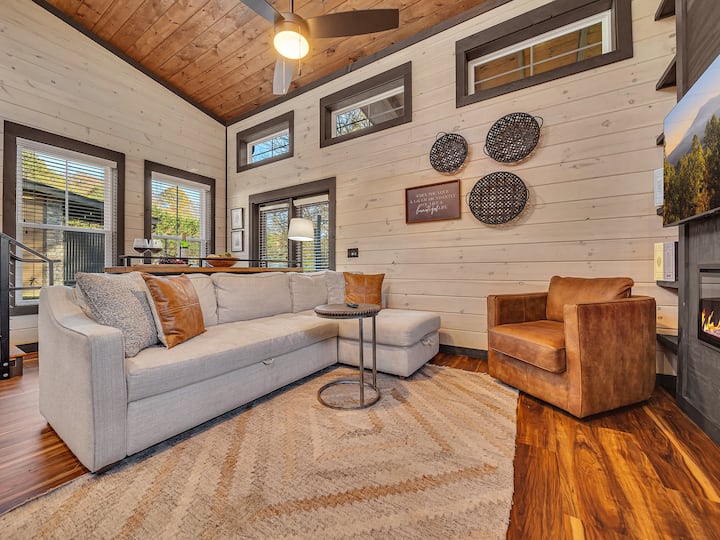 Gorgeous Build I Fire Pit I Hot Tub I Game Room - Sevierville, TN