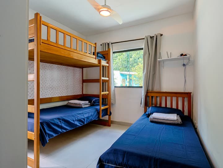 Quarto aconchegante, ideal para relaxar após o dia