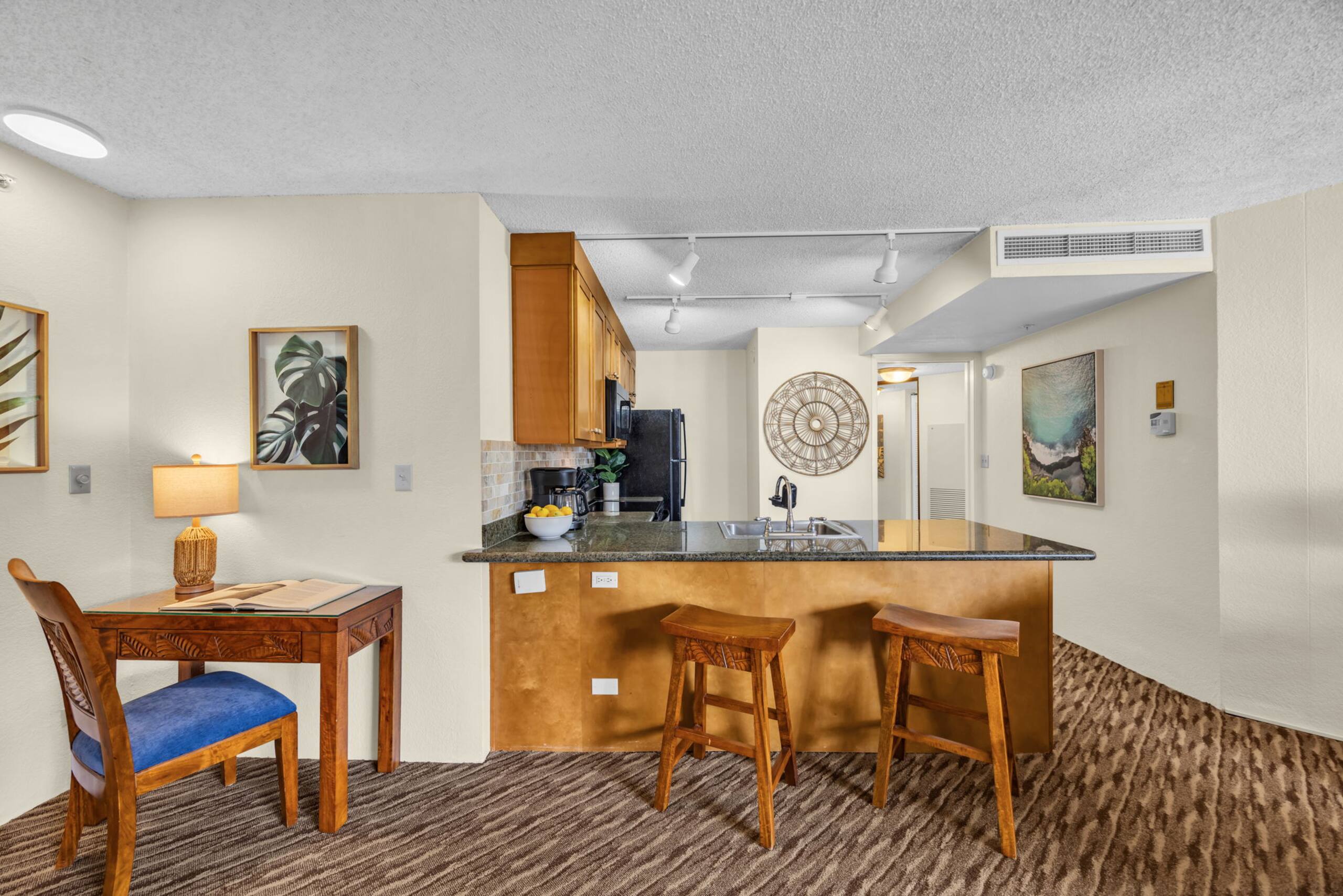 Condo in Lahaina · ★5.0 · 1 bedroom · 2 beds · 1 bath - Image 14