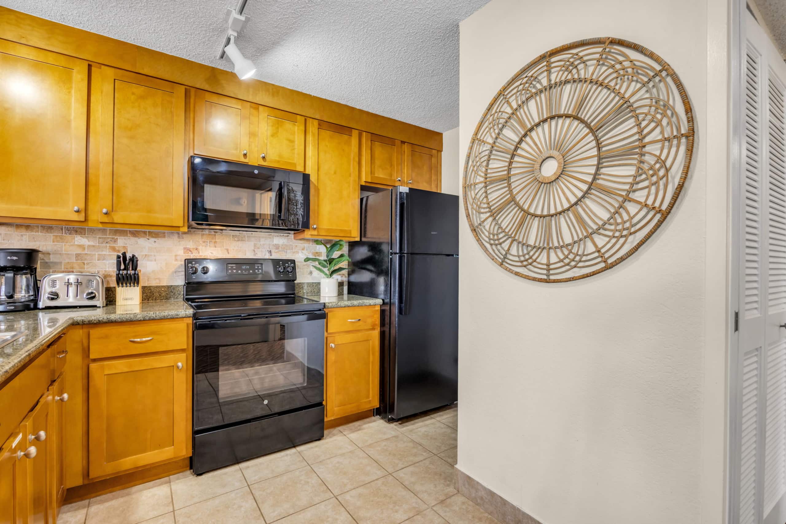Condo in Lahaina · ★5.0 · 1 bedroom · 2 beds · 1 bath - Image 16