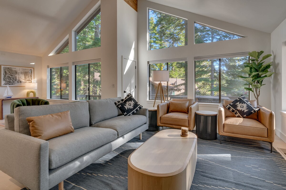 Popular Airbnb listing: * Silver Summit * 4BR/3BA Tahoe Park, Game Room! in Sacramento / Roseville / Folsom
