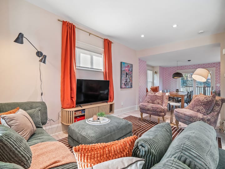 The Cleveland Canvas - Hot Tub - Sleeps 12 - Cleveland, OH