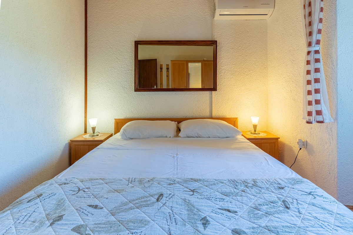 Дневна соба Кујна и трпезарија Спална соба Тераса Бања