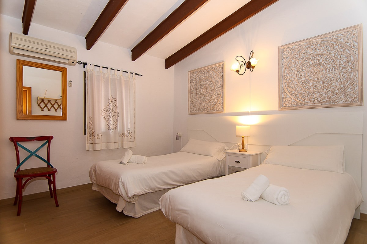 Popular Airbnb listing: 171 Villa Tramuntana Vt/311/2012 by Mallorca Charm in Inca