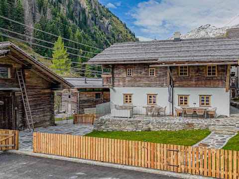 Cosy chalet with balcony and terrace