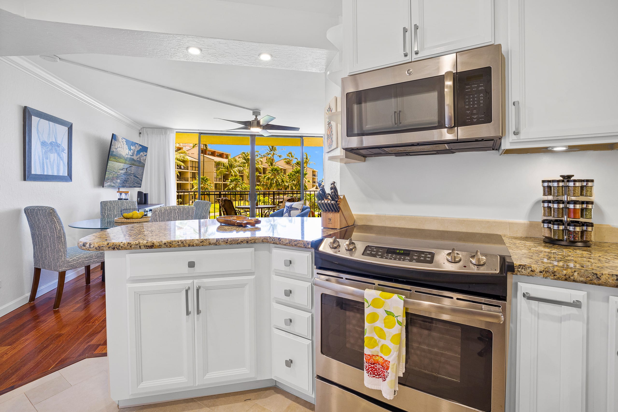 Condo in Lahaina · ★4.86 · 2 bedrooms · 4 beds · 2 baths - Image 3