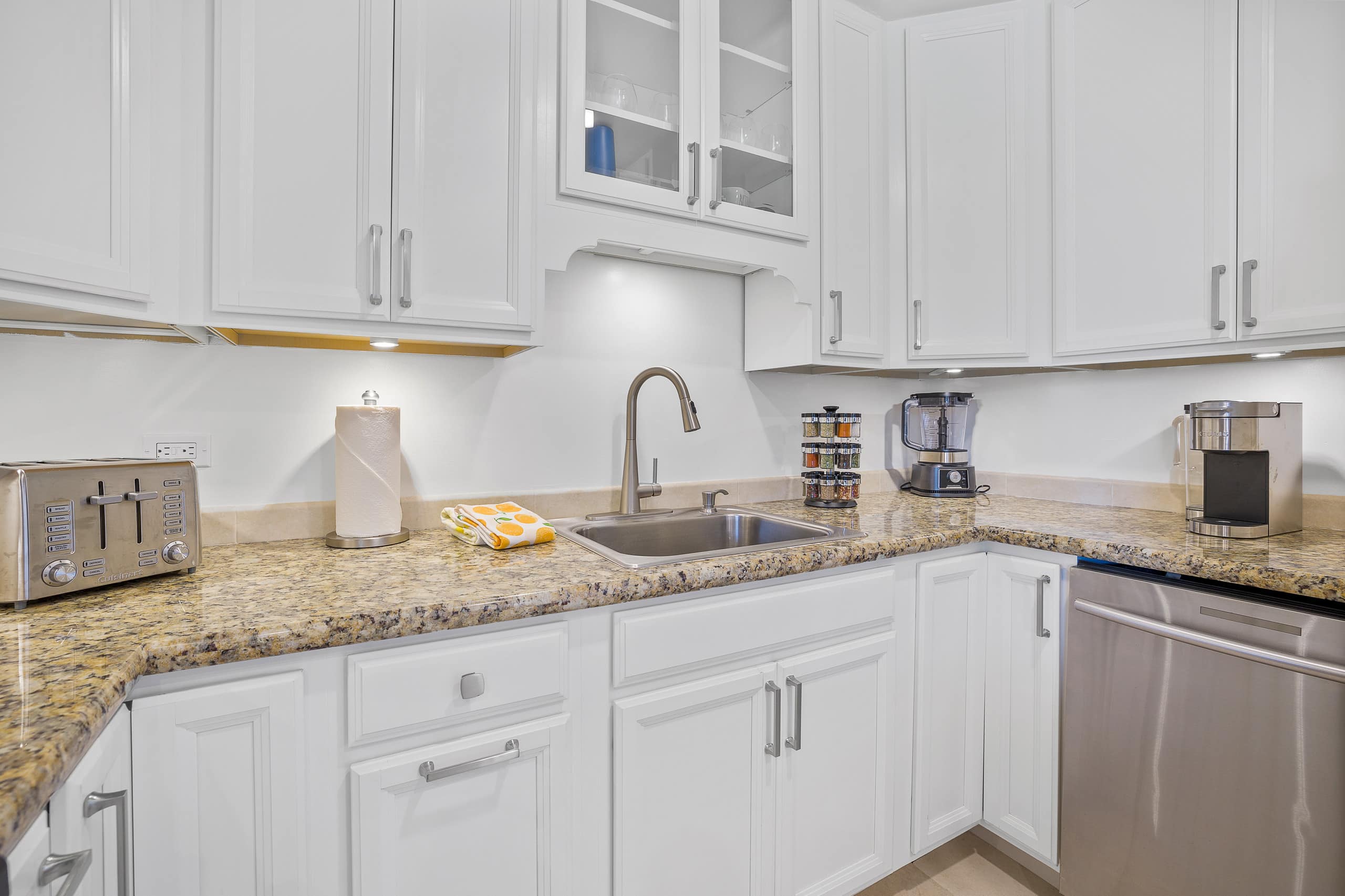 Condo in Lahaina · ★4.86 · 2 bedrooms · 4 beds · 2 baths - Image 4
