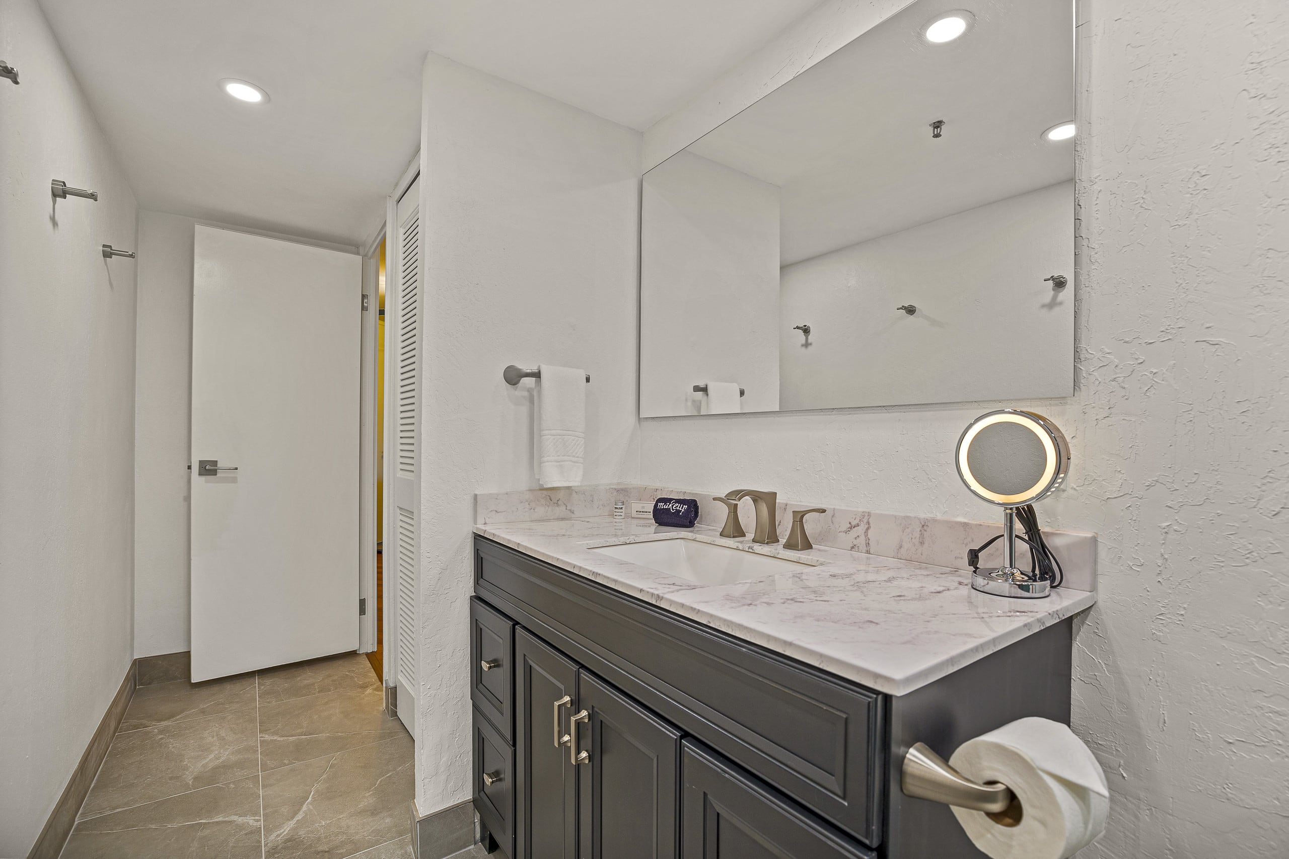 Condo in Lahaina · ★4.86 · 2 bedrooms · 4 beds · 2 baths - Image 20