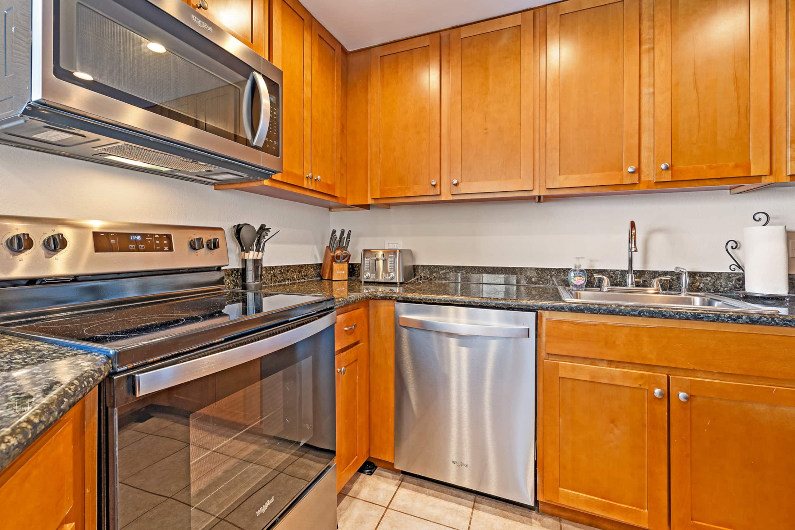 Condo in Lahaina · ★5.0 · 2 bedrooms · 3 beds · 2 baths - Image 6