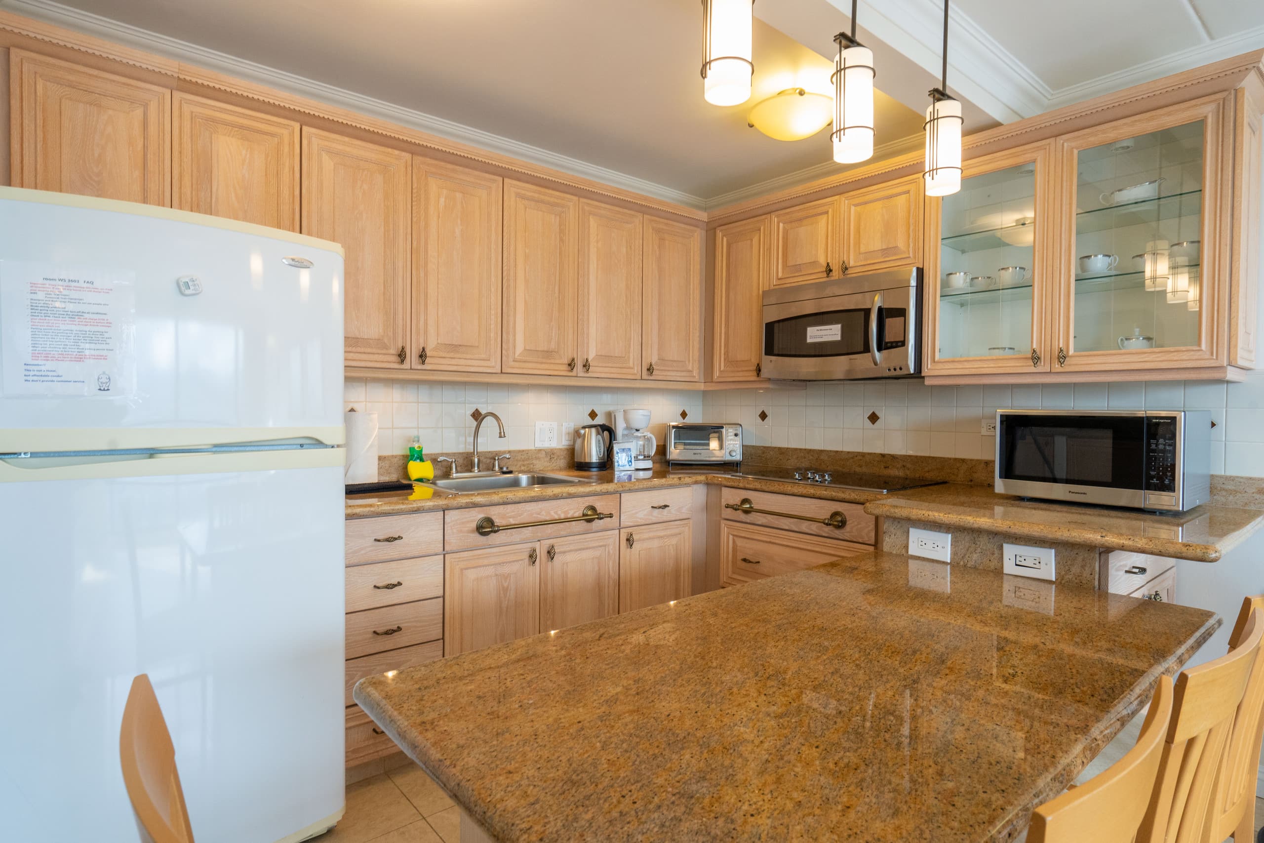 Condo in Honolulu · ★4.46 · 1 bedroom · 2 beds · 1 shared bath - Image 11
