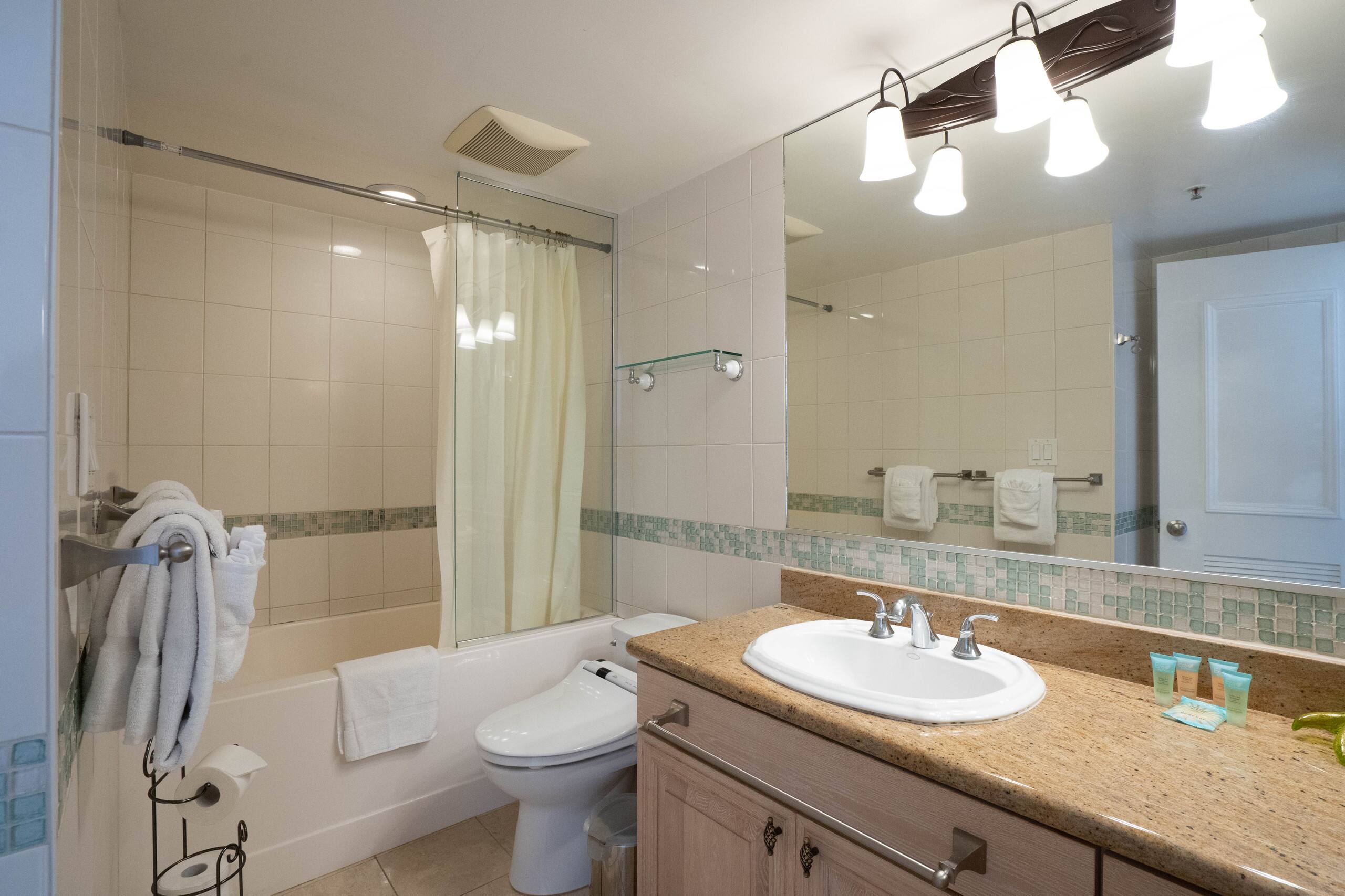 Condo in Honolulu · ★4.46 · 1 bedroom · 2 beds · 1 shared bath - Image 15