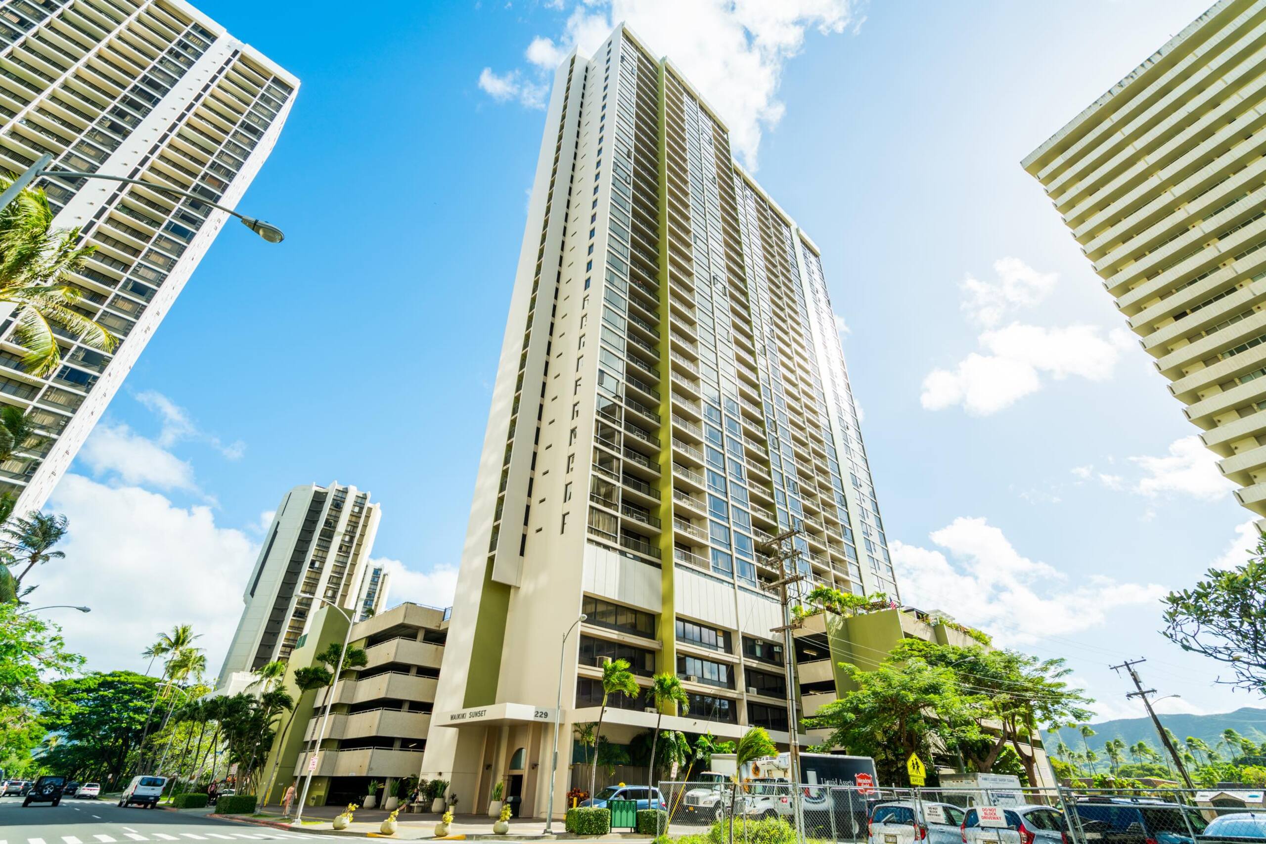 Condo in Honolulu · ★4.46 · 1 bedroom · 2 beds · 1 shared bath - Image 26