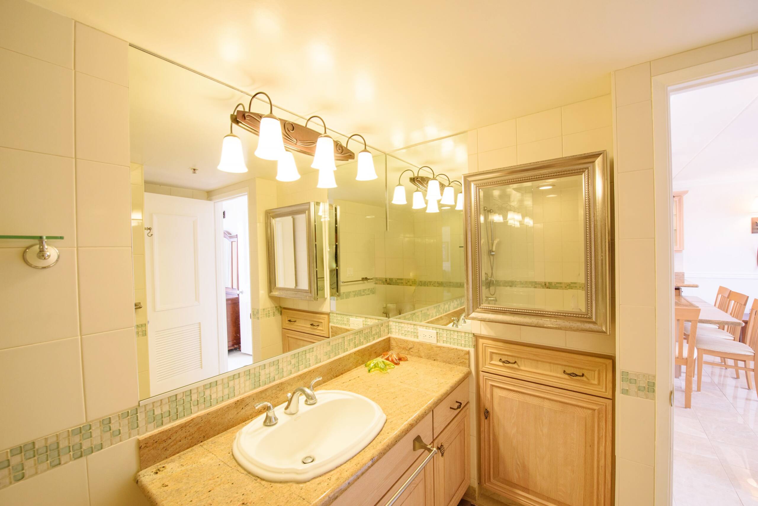 Condo in Honolulu · ★4.46 · 1 bedroom · 2 beds · 1 shared bath - Image 16