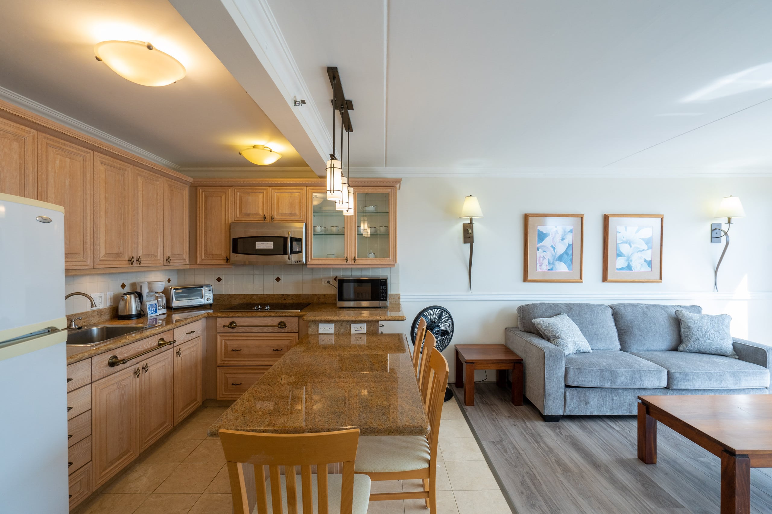 Condo in Honolulu · ★4.46 · 1 bedroom · 2 beds · 1 shared bath - Image 6