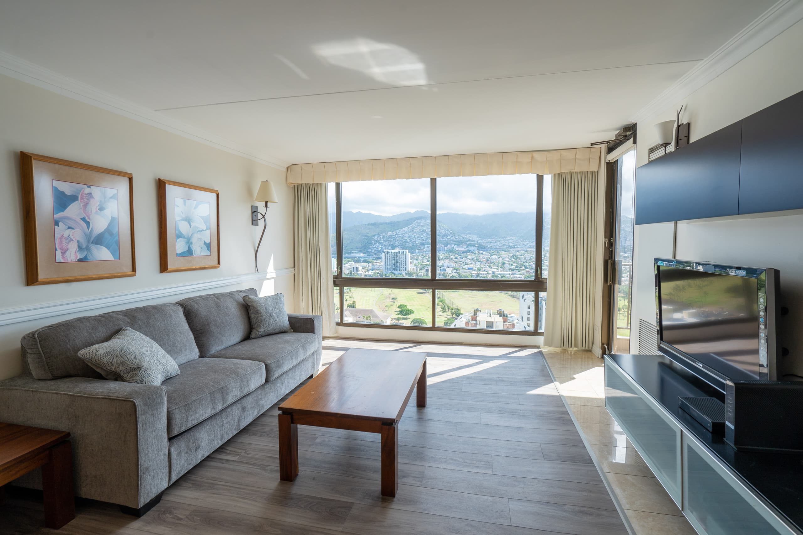 Condo in Honolulu · ★4.46 · 1 bedroom · 2 beds · 1 shared bath - Image 8
