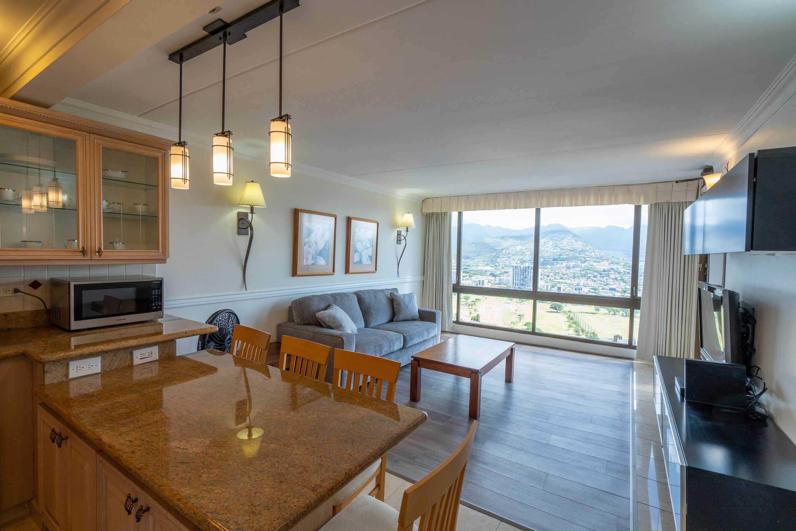 Condo in Honolulu · ★4.46 · 1 bedroom · 2 beds · 1 shared bath - Image 1