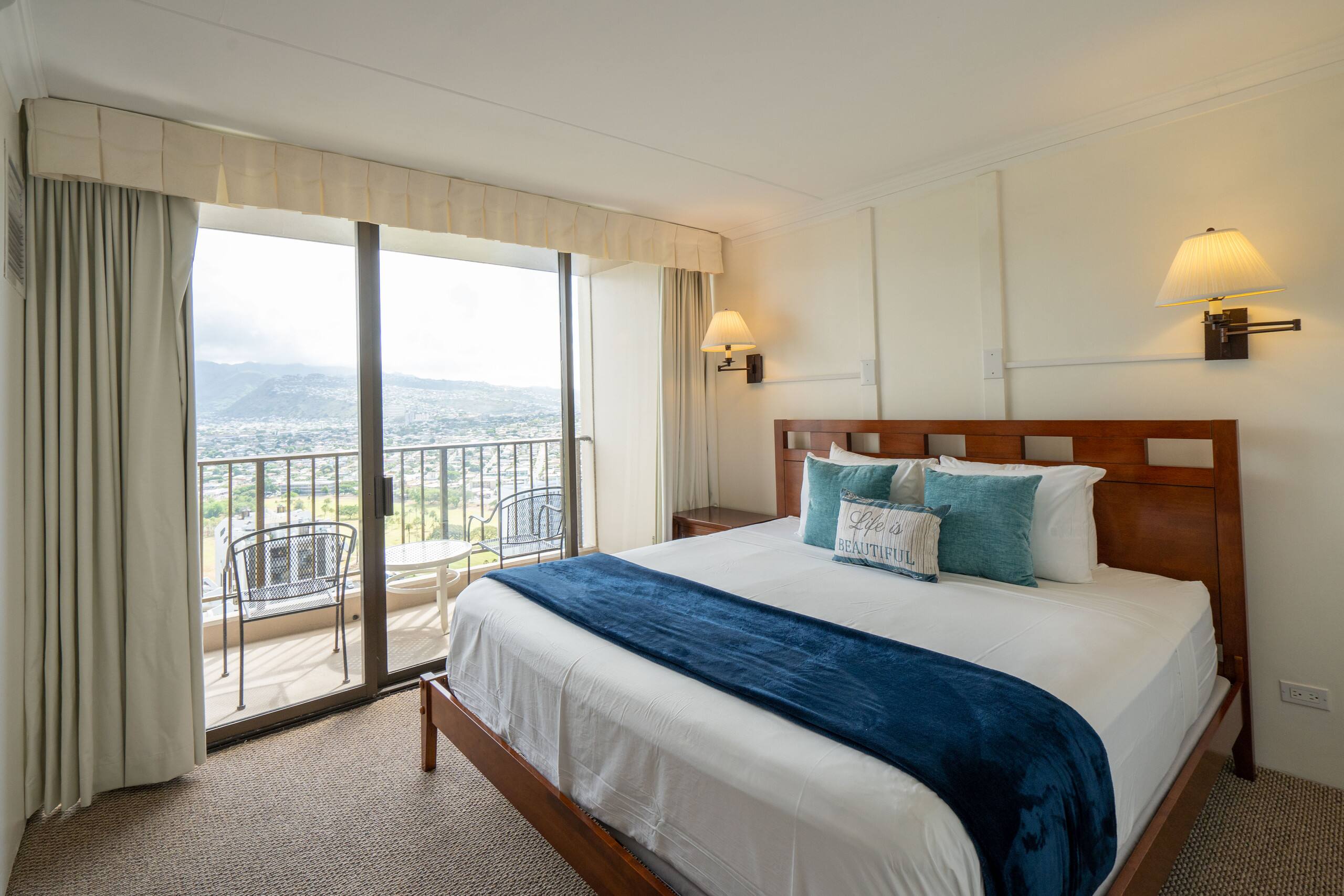 Condo in Honolulu · ★4.46 · 1 bedroom · 2 beds · 1 shared bath - Image 19