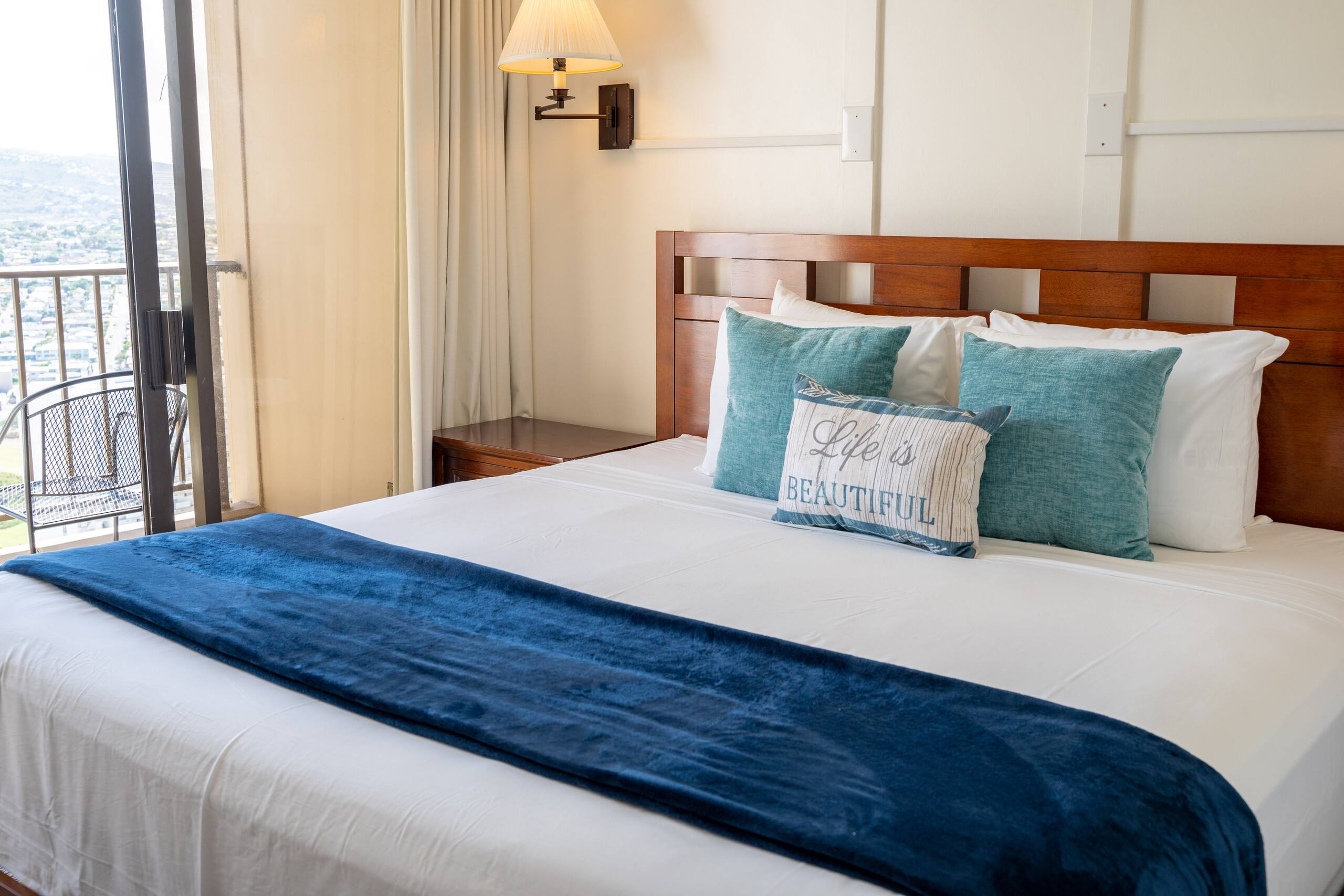 Condo in Honolulu · ★4.46 · 1 bedroom · 2 beds · 1 shared bath - Image 21