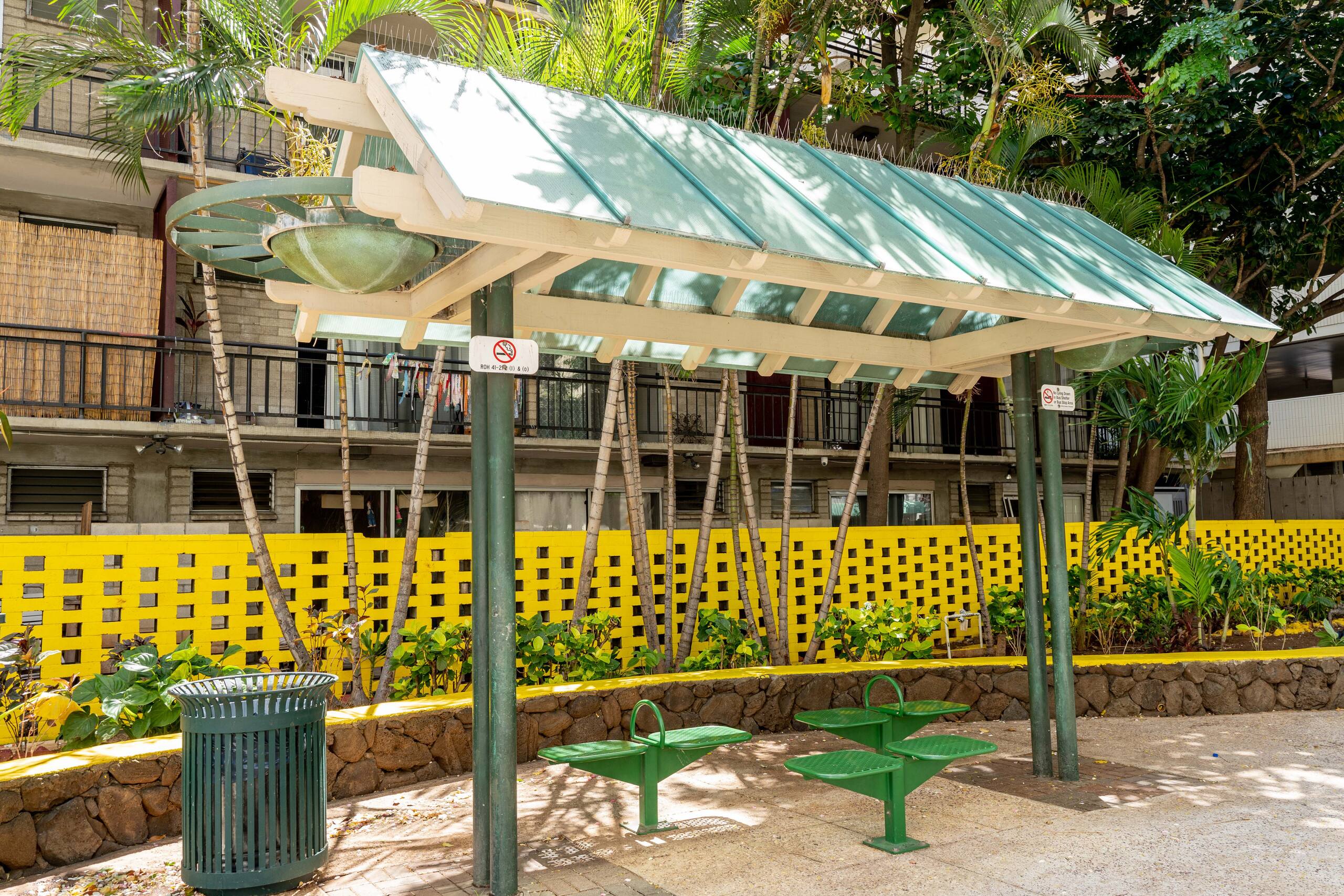 Condo in Honolulu · ★4.46 · 1 bedroom · 2 beds · 1 shared bath - Image 39