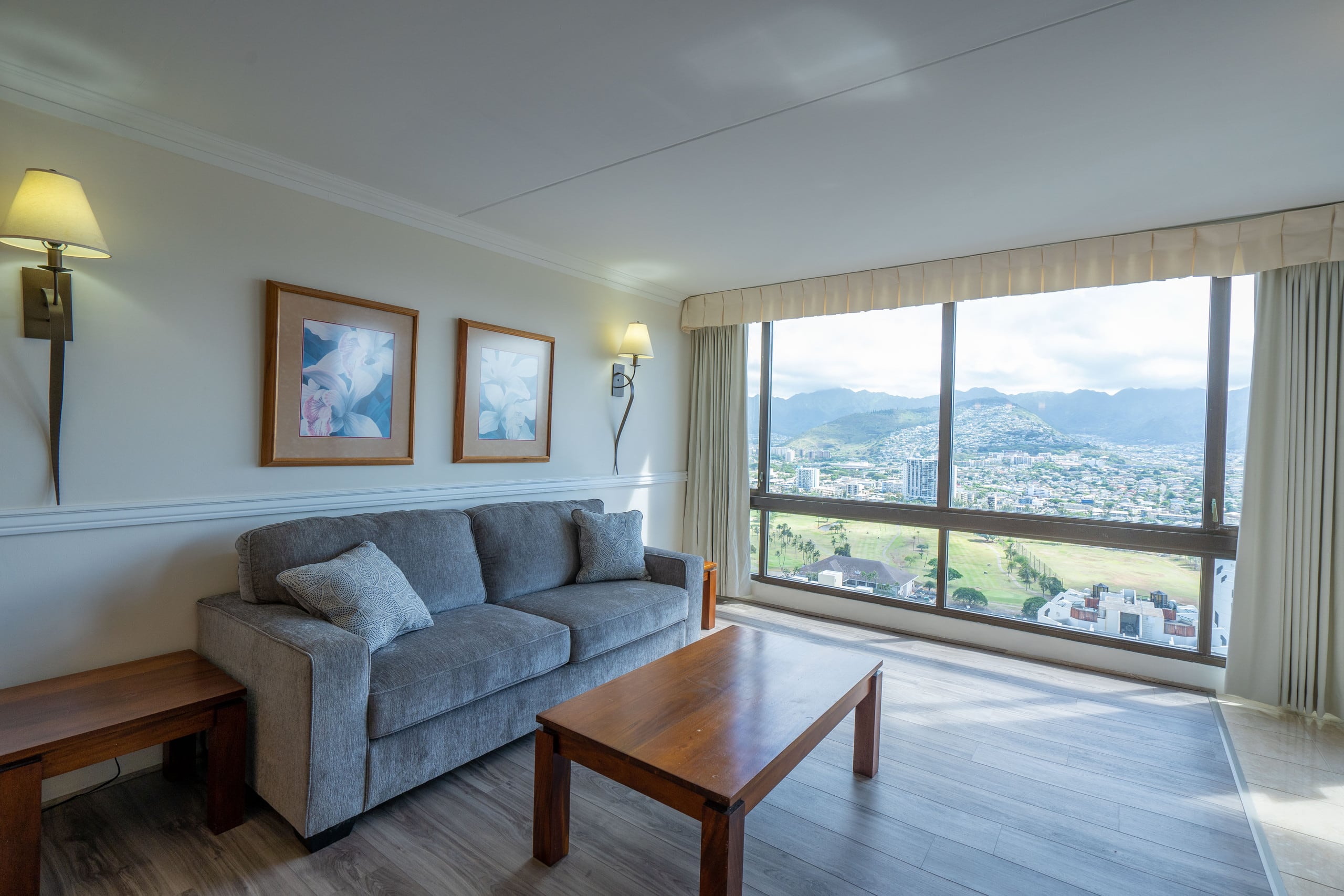 Condo in Honolulu · ★4.46 · 1 bedroom · 2 beds · 1 shared bath - Image 7