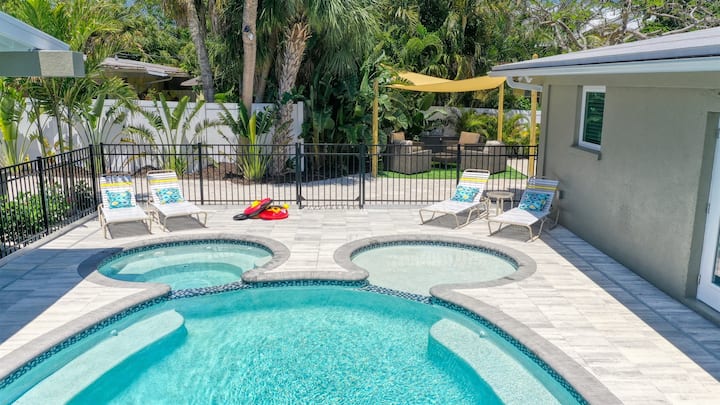 Lakefront Ground Floor 2br Suite Heated Pool & Spa - Anna María, FL