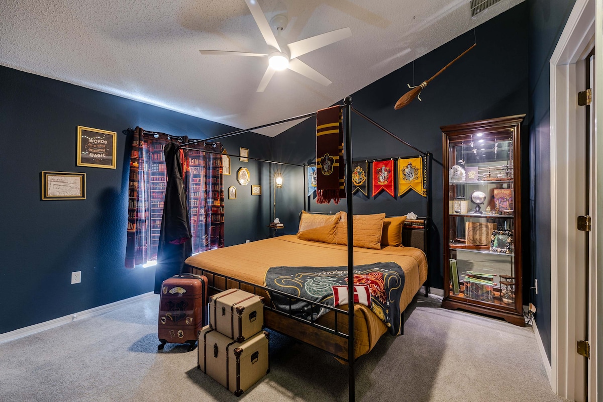 חדר שינה 1 | מיטת קינג סייז | טלוויזיה חכמה | מצעים מסופקים