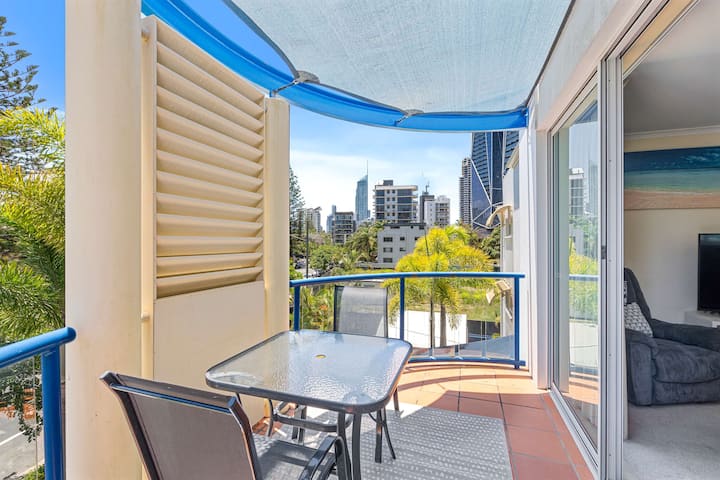 Surfers Beach Resort Coastal Charm Light N Bright - Gold Coast